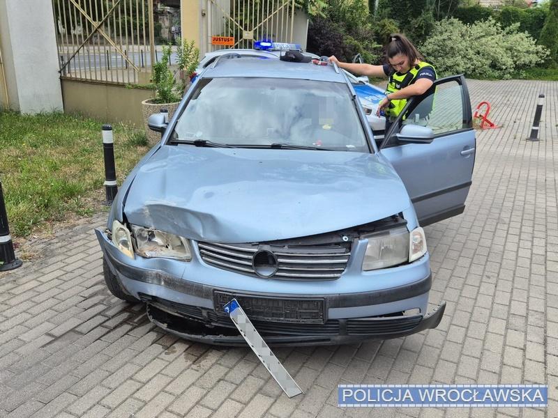 Prb ucieczki zakoczy rozbijajc auto